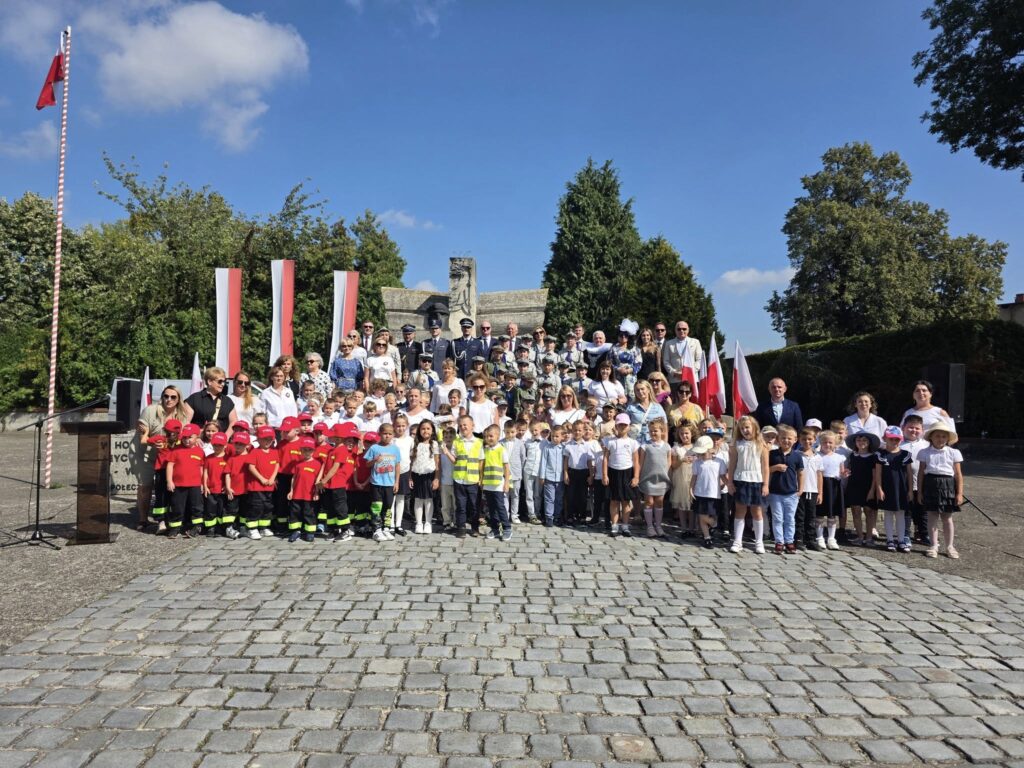 540439142_1280292440552929_3956573303450234776_n-1024x768 Głubczyce uczciły 83. rocznicę wybuchu II wojny światowej