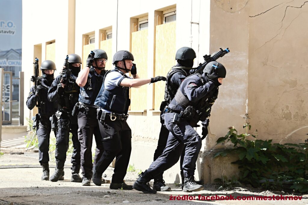 496986557_1106874851476771_392064857801091096_n-1024x683 Realistyczne ćwiczenia służb ratowniczych w Krnovie. Gmina Głubczyce – sąsiad i partner gotowy na zagrożenia