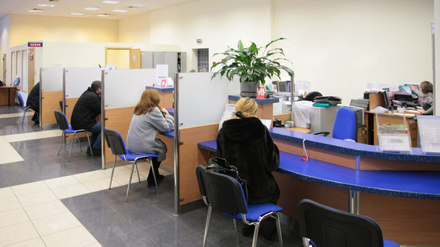 Oszustwo na setki tysięcy złotych – dwie pracownice banku z Głubczyc z zarzutami