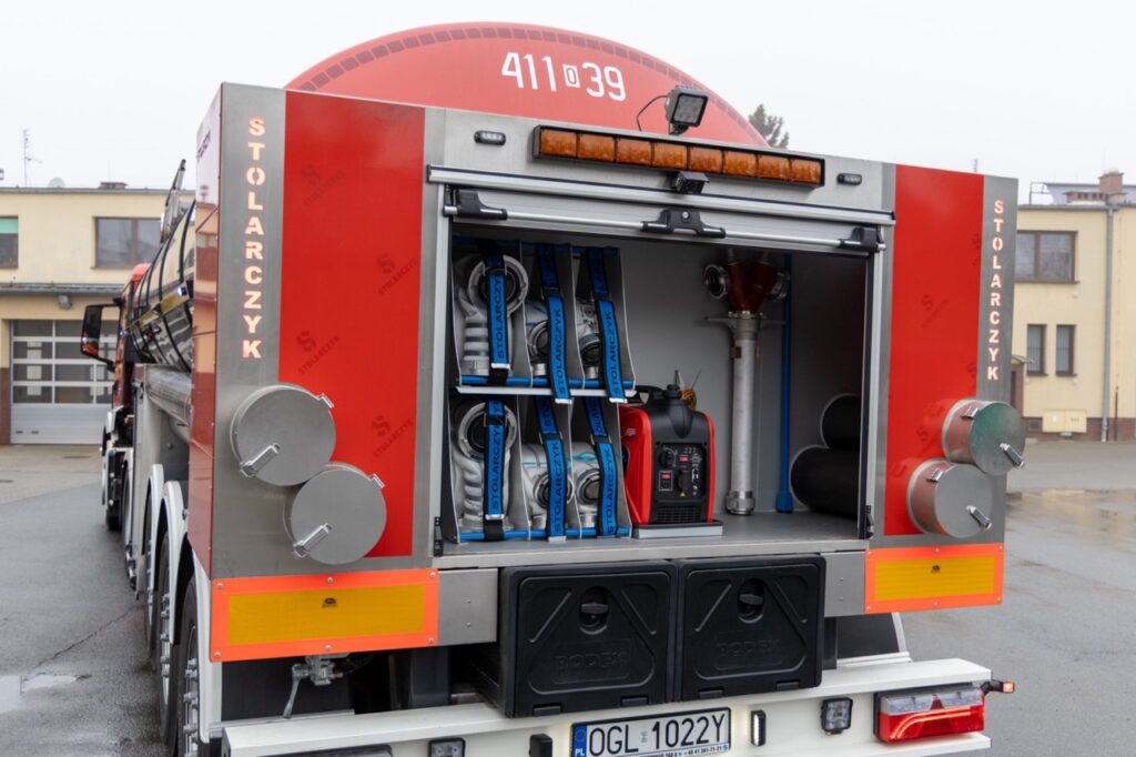 051f53a1-0102-4bff-a5f0-0ed244518765-1024x682 Nowoczesny zestaw transportu wody trafił do JRG PSP w Głubczycach