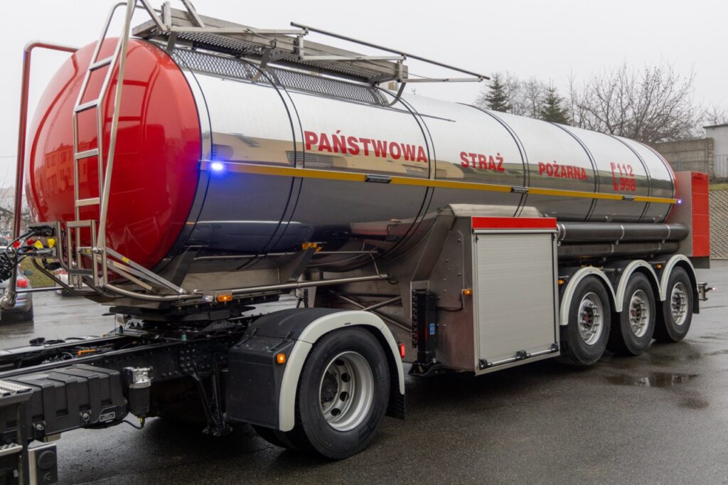 1b7fe4d5-b01f-4e96-b055-31c0bedcdb57-1024x682 Nowoczesny zestaw transportu wody trafił do JRG PSP w Głubczycach