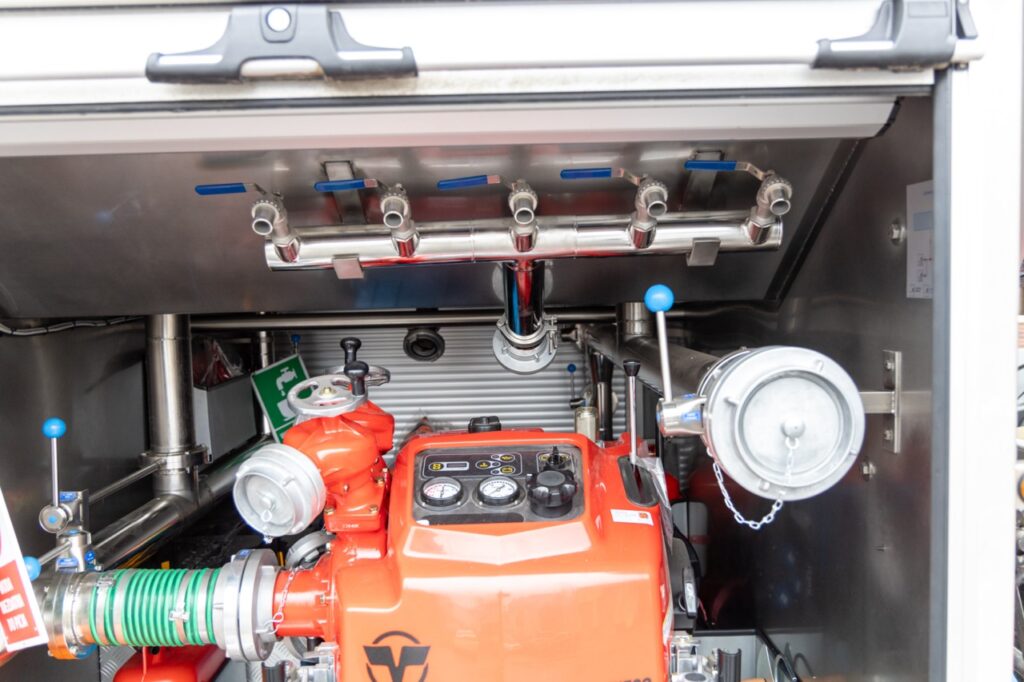 648ba8dd-2376-4149-a306-341587912b5e-1024x682 Nowoczesny zestaw transportu wody trafił do JRG PSP w Głubczycach