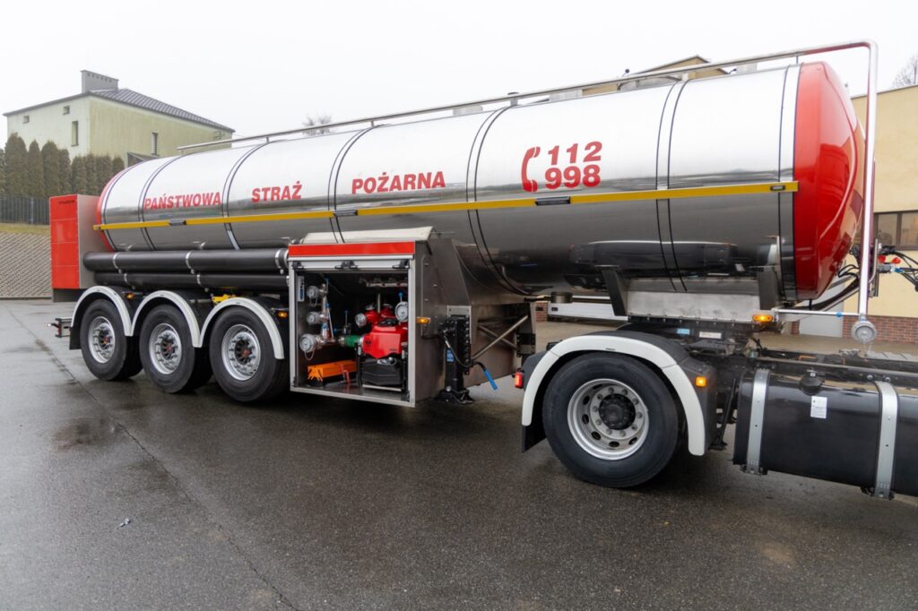 85b3527c-ae5e-4b74-a584-62b1c05d4d80-1024x682 Nowoczesny zestaw transportu wody trafił do JRG PSP w Głubczycach