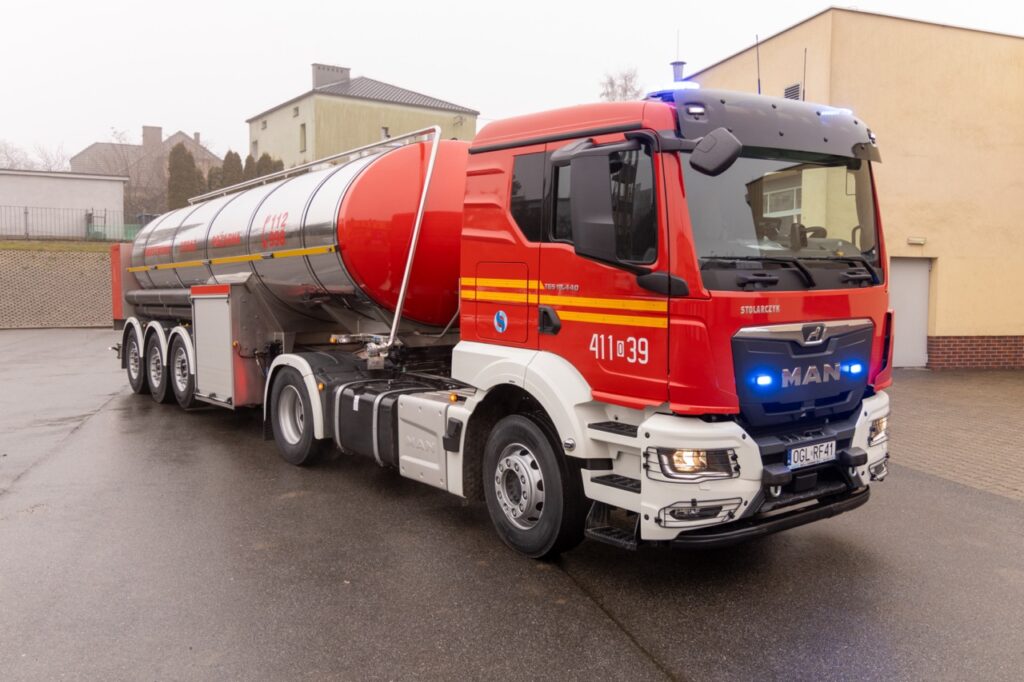 c9736dc6-423e-4ffb-bfea-b3b28f673009-1024x682 Nowoczesny zestaw transportu wody trafił do JRG PSP w Głubczycach